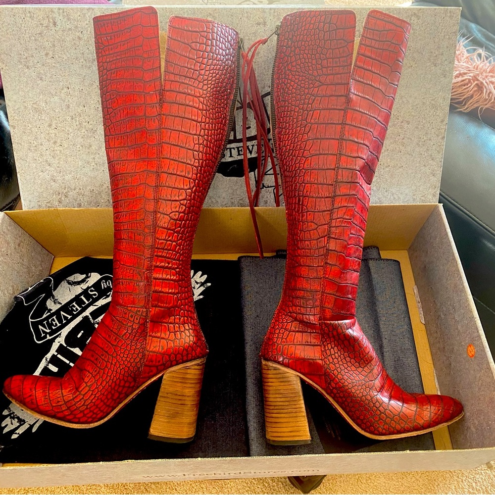Freebird Jasper Red Croco Boots size 8